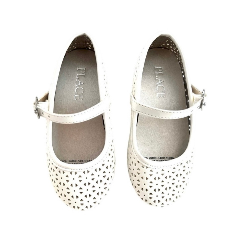 NEW - The Children's Place White Dress Shoes Laser Cut Toddler Sz 6